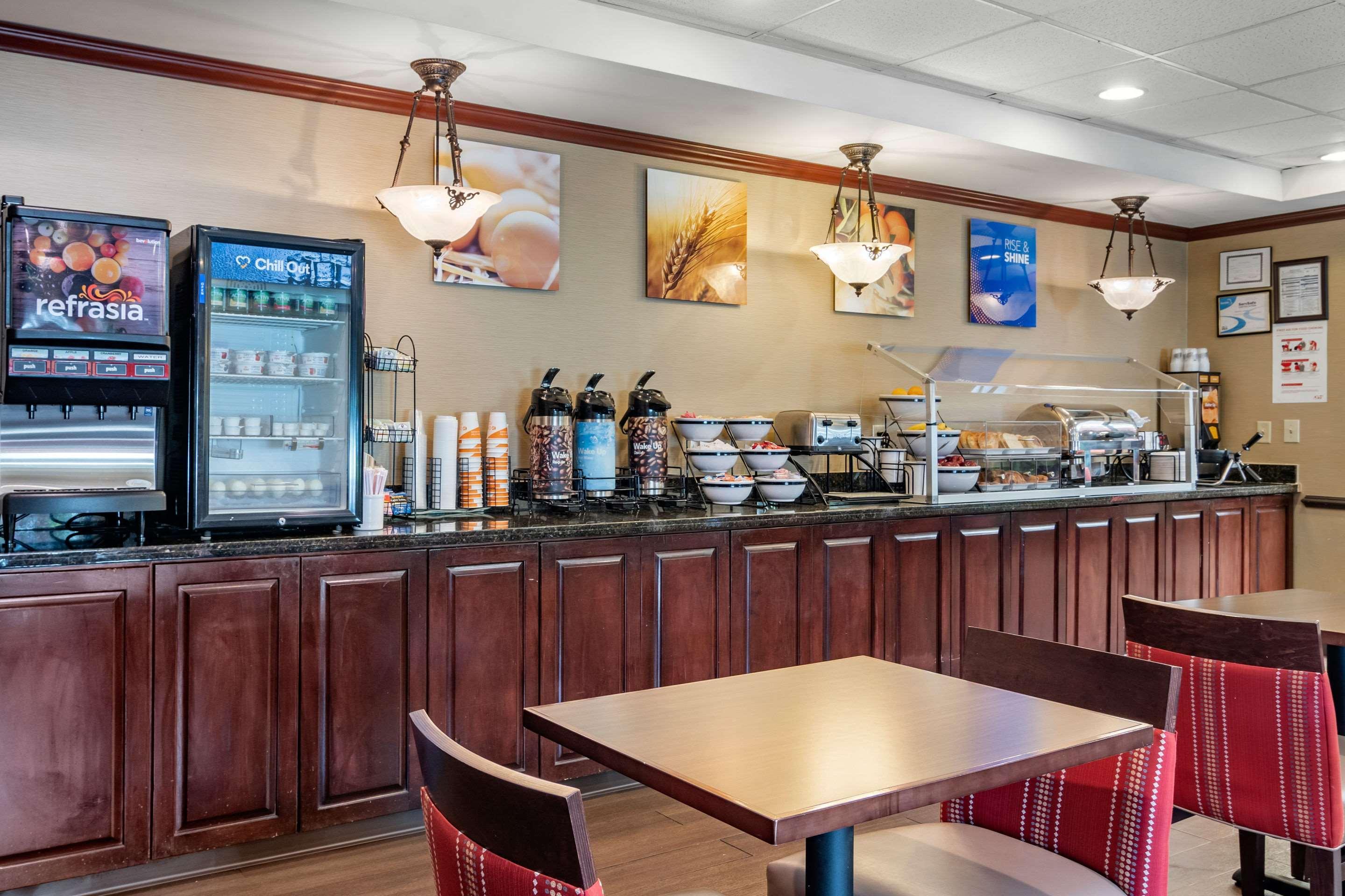 Comfort Inn & Suites Suwanee - Sugarloaf Экстерьер фото
